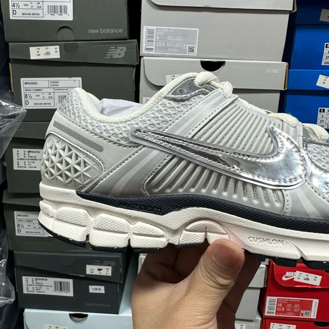 Nike Zoom Vomero 5 Photon Dust Metallic Silver